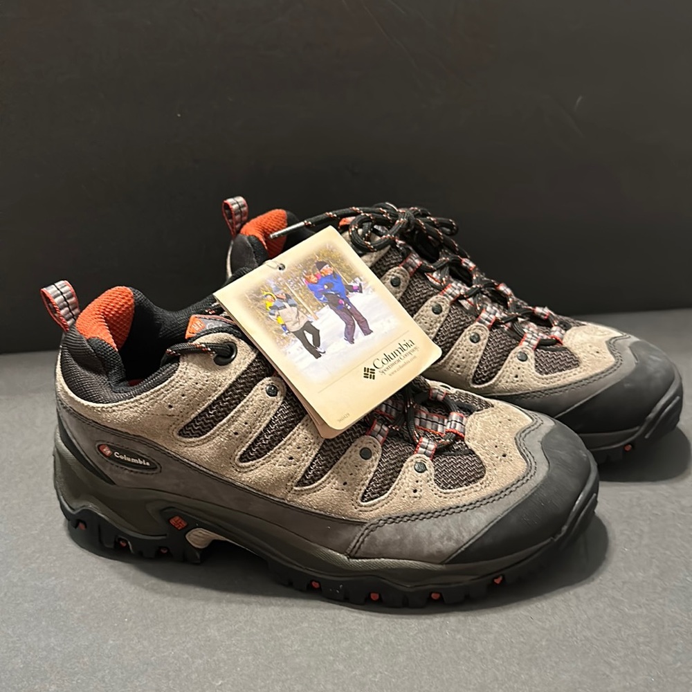 NWT Columbia Sawtooth Hiking Shoes Men 8